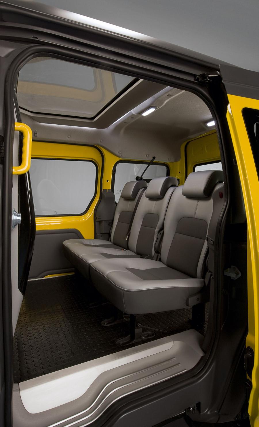  Ford Transit Connect Taxi Concept 2008 года  (фото 9 из 23)
